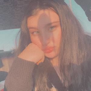 Meet your Posher, Caitlin